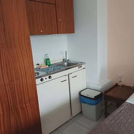 Melani * Hriszí Aktí Haniá
